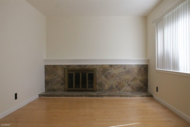 Foto del edificio - 10575 Glenview Ave