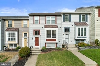 Building Photo - 404 Hobbitts Ln