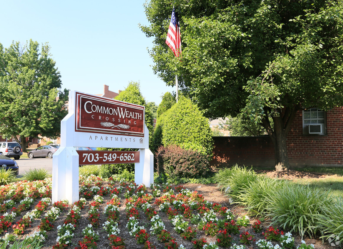Primary Photo - Commonwealth Crossing