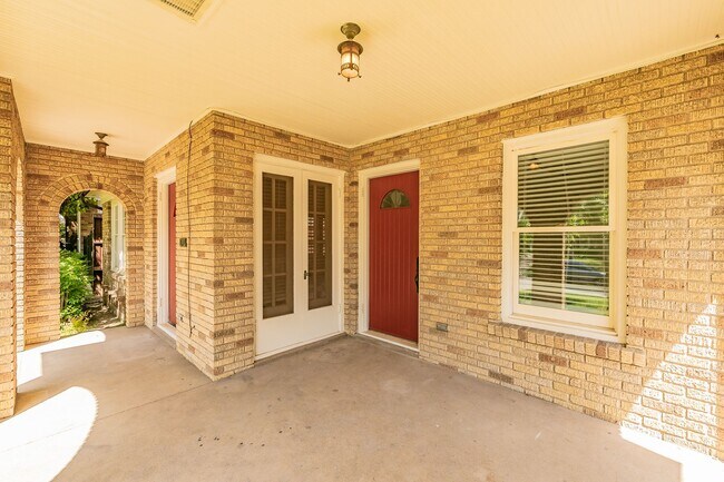 Foto del edificio - WONDERFUL BERKELEY LOCATION!  Immaculate One Story Craftsman!