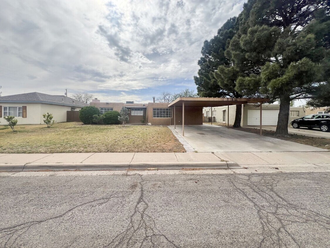 Foto principal - 2703 North Acres