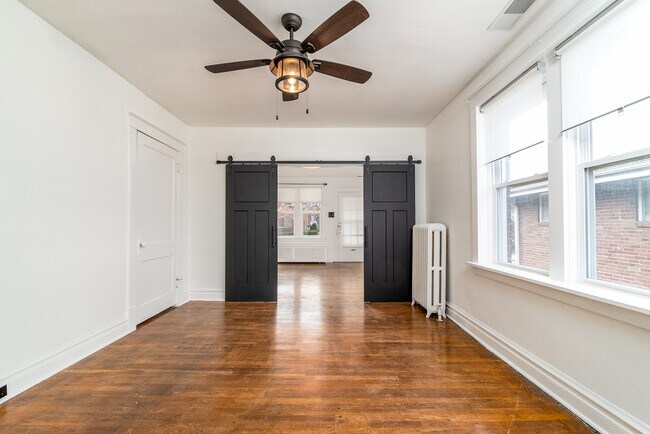 Foto del edificio - 5305 Sutherland Ave