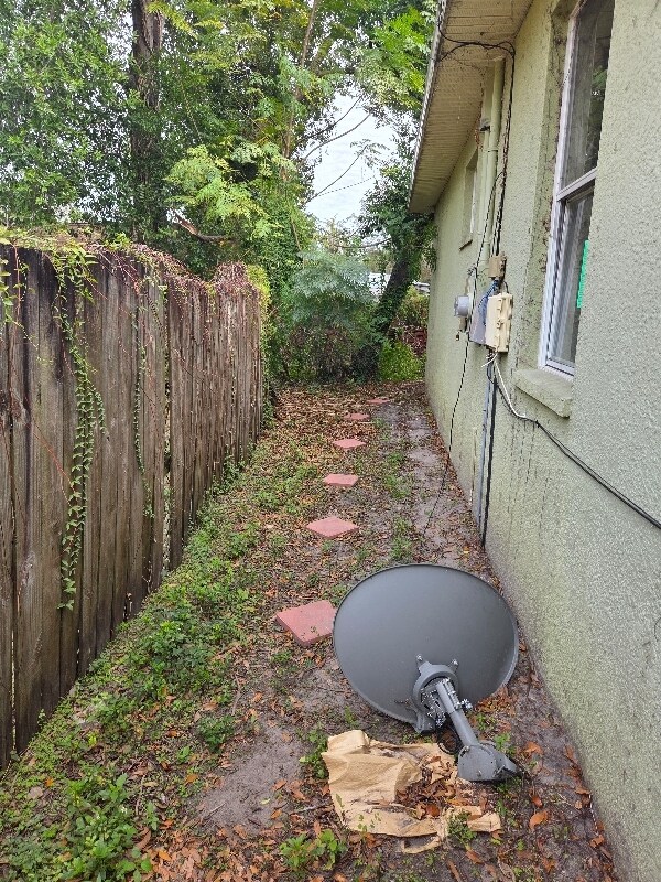 Foto del edificio - 9713 Commerce St