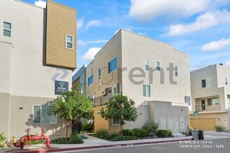 Building Photo - Unit