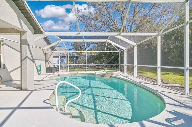 Foto del edificio - AVAILABLE June 1 - Single Family Pool Home in the Heart of Three Oaks