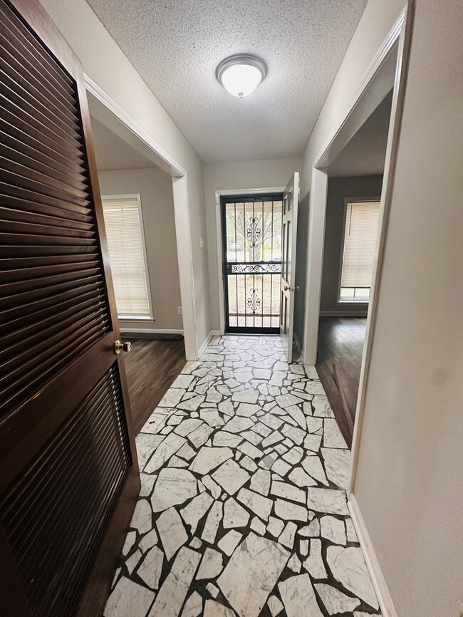 Foto del edificio - 2 BONUS ROOMS, PRIVATELY OWNED!!!! READY F...