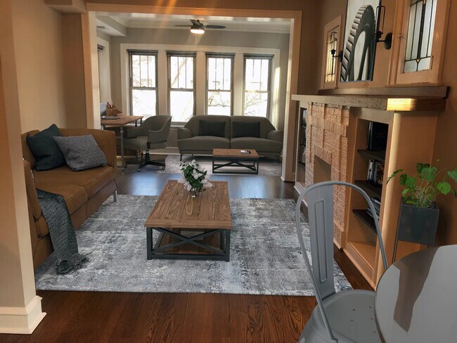 Building Photo - 2226 N Kenmore Ave