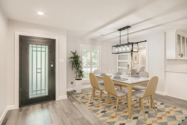 Foto del edificio - Charming Prestonwood home with peaceful backyard oasis