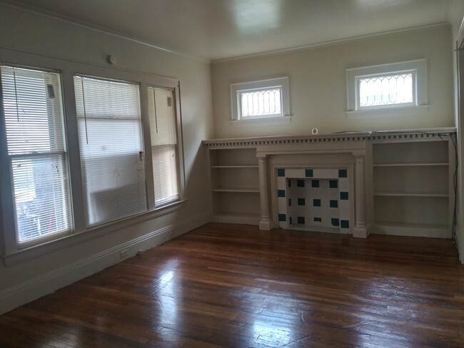 Building Photo - 1717 Bellevue Ave