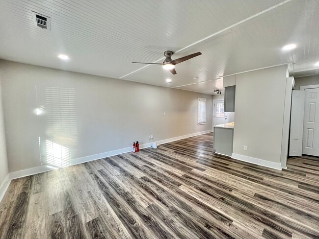 Foto del edificio - Newly Remodeled 2BD, 2BA Raleigh Condo in ...