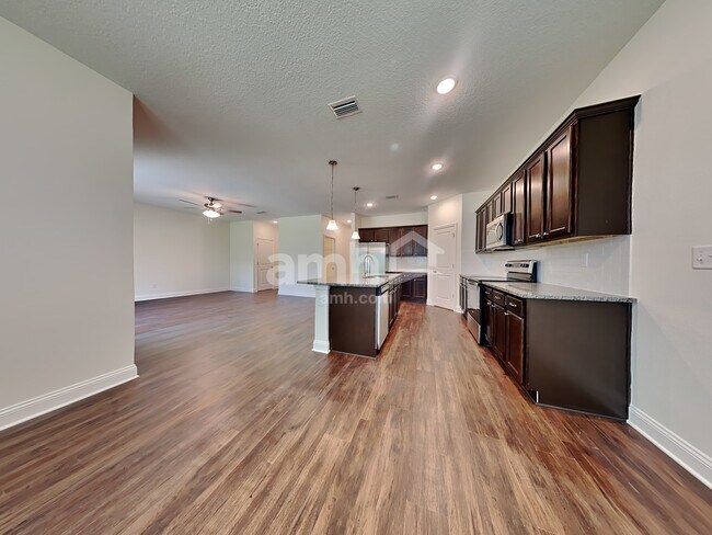 Building Photo - 311 Banyan Frst Dr