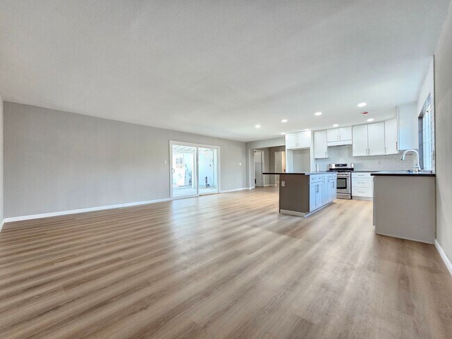 Foto del edificio - Remodeled Home for Rent – Fresh, Modern, a...