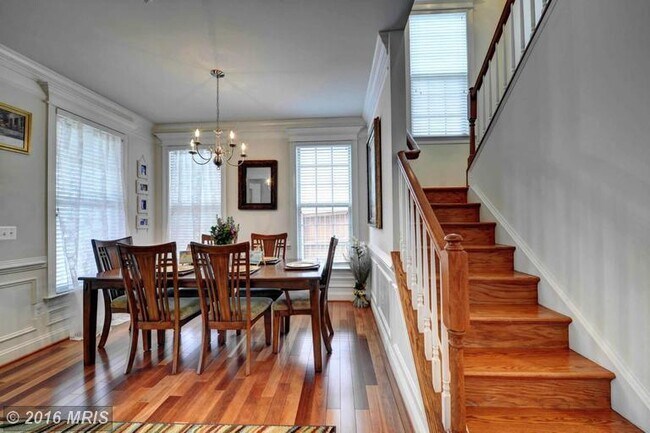 Building Photo - 4 + 4.5 BA  - Custom Home - Close in Kensington