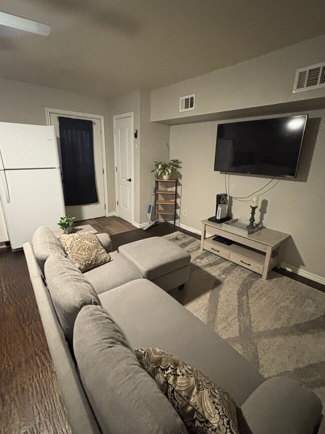 Living Room - 1605 Bardfield Ave House