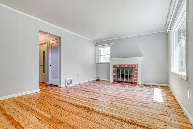 Foto del edificio - Charming 3 Bedroom 1 Bathroom home in Desirable Lincoln Neighborhood!