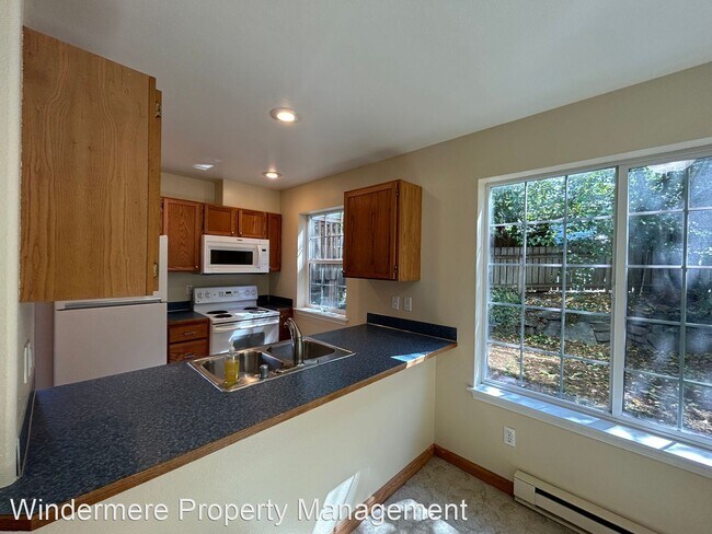 Building Photo - 2 br, 1 bath House - 1808 E Sunset #102