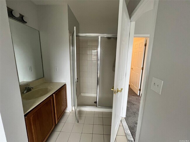 Building Photo - 9 Commodore Cir
