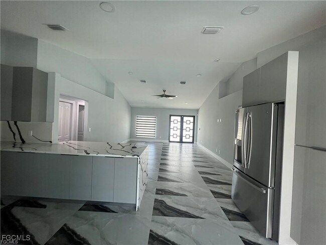 Building Photo - 1215 NW 38th Ave