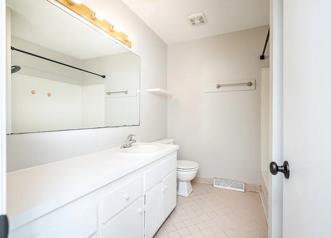 Building Photo - 2 Bedroom Units