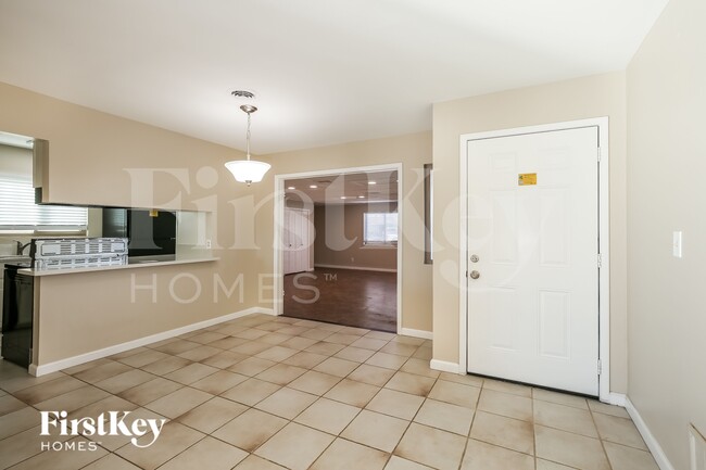 Foto del edificio - 5925 Pebble Beach Blvd