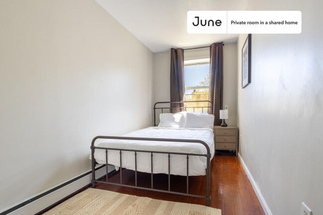 Room in Shared 4 bed/3 bath home - Room in Shared 4 bed/3 bath home