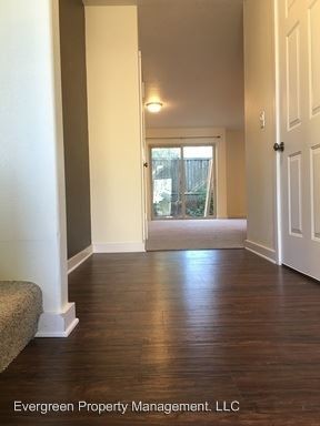 Foto del edificio - 1483 SE Roberts Dr