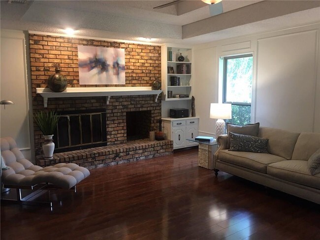 Foto del edificio - 512 Oakcrest Ln