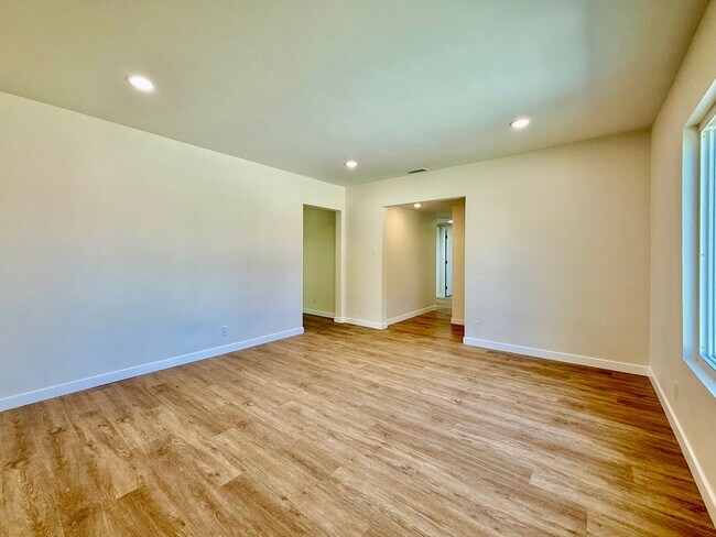 Foto del edificio - Beautifully Remodeled 3-Bed, 2-Bath Home i...