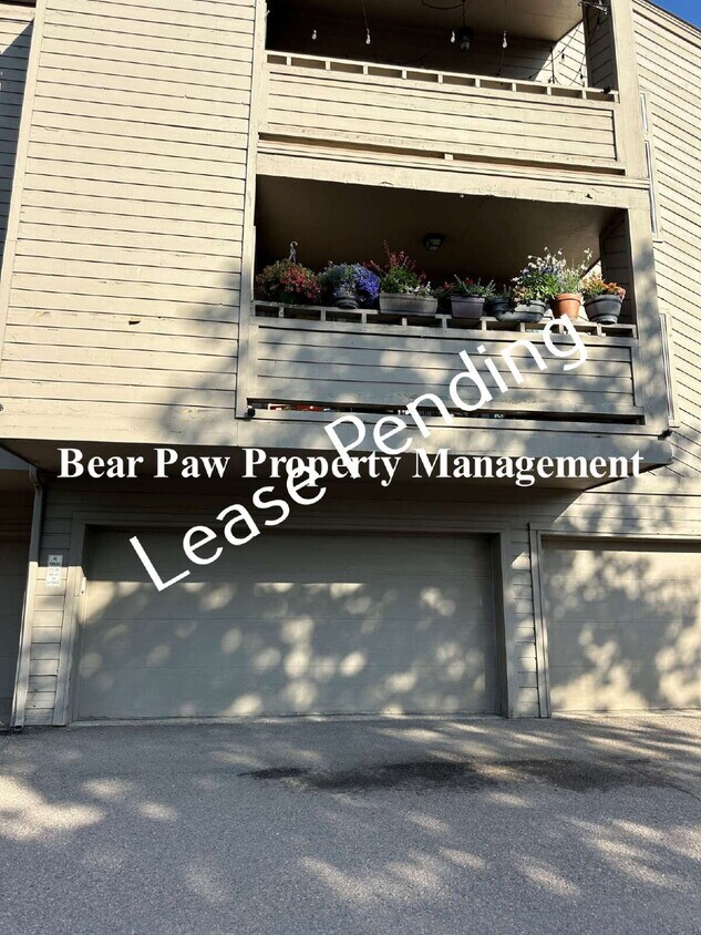 "Great 2-Bed, 2-Bath Condo Genesee" - "Great  2-Bed, 2-Bath Condo Genesee"