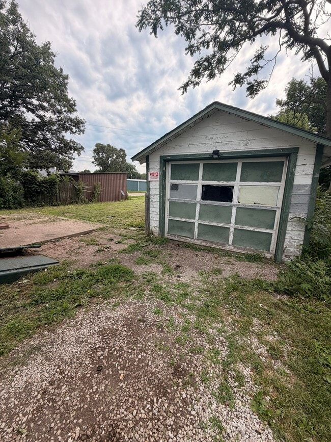 Building Photo - 235 S Whitesboro St