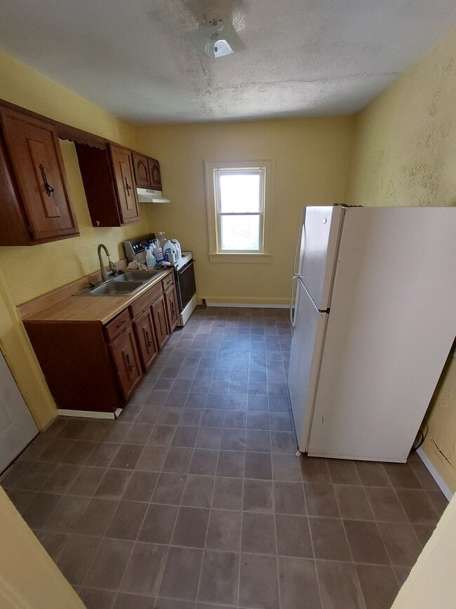 kitchen - 1242 S 5th St
