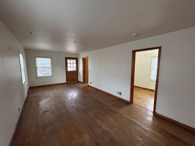 Foto del edificio - 1422 N 25th-2 bed/1.5 bath