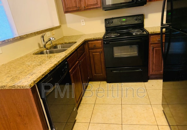 Foto del edificio - 3217 McAfee Rd