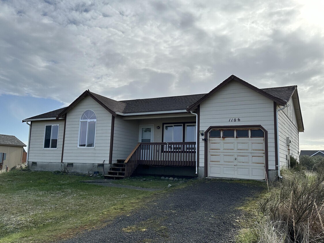 1106 Fairwood Dr SW, Ocean Shores, WA 98569 House Rental in Ocean Shores, WA