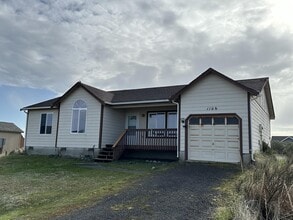 Building Photo - 1106 Fairwood Dr SW