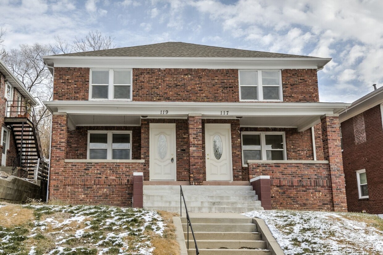 Beautiful Three Bedroom Town Home! - Beautiful Three Bedroom Town Home!