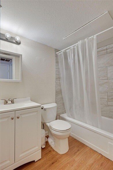 Foto del edificio - 2207 Leon St