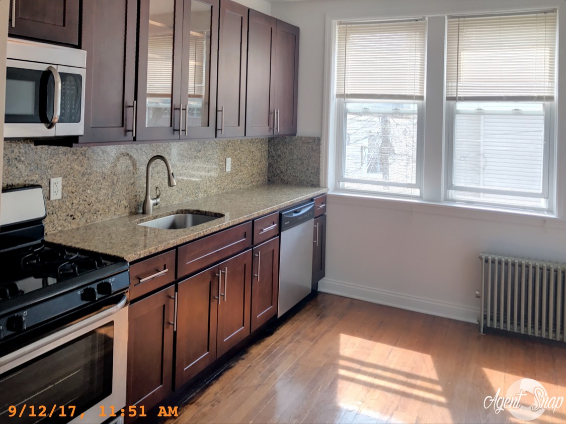 Building Photo - 471 Vandervoort Ave