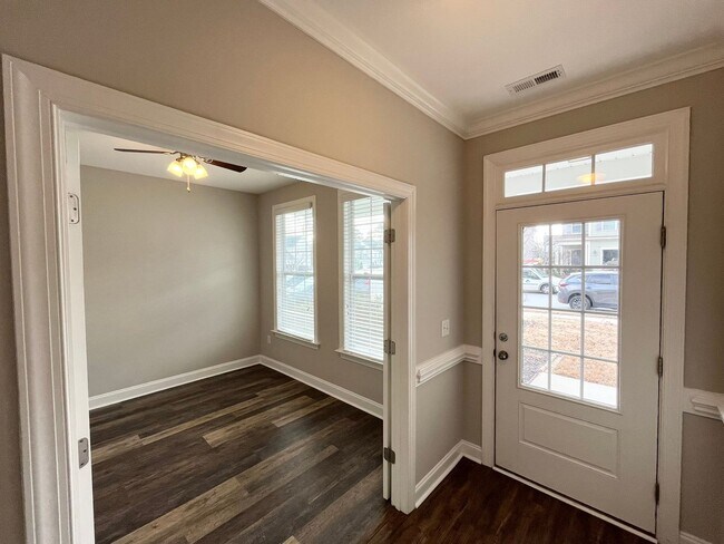 Foto del edificio - Fantastic 4BD, 2.5BA Home Near Downtown Fuquay-Varina with HOA Amenities, bonus office and 2-Car ...