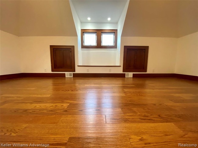 Foto del edificio - 3016 E Grand Blvd