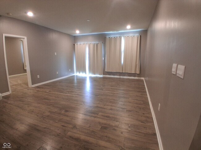 Foto del edificio - 6887 Nottingham Ln