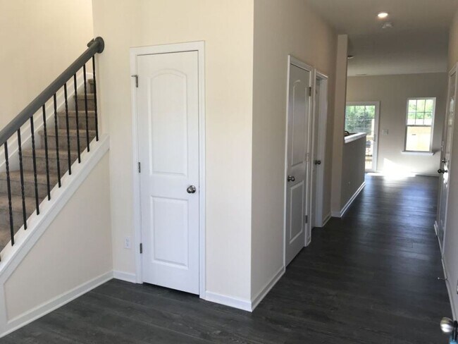 Foto del edificio - Coming Soon!!   2 Story, 3 Bedroom Townhome in SW Charlotte