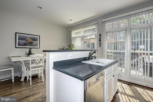 Foto del edificio - 2225 N Oak Ct