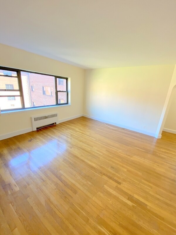 Primary Photo - 114 Longwood Ave