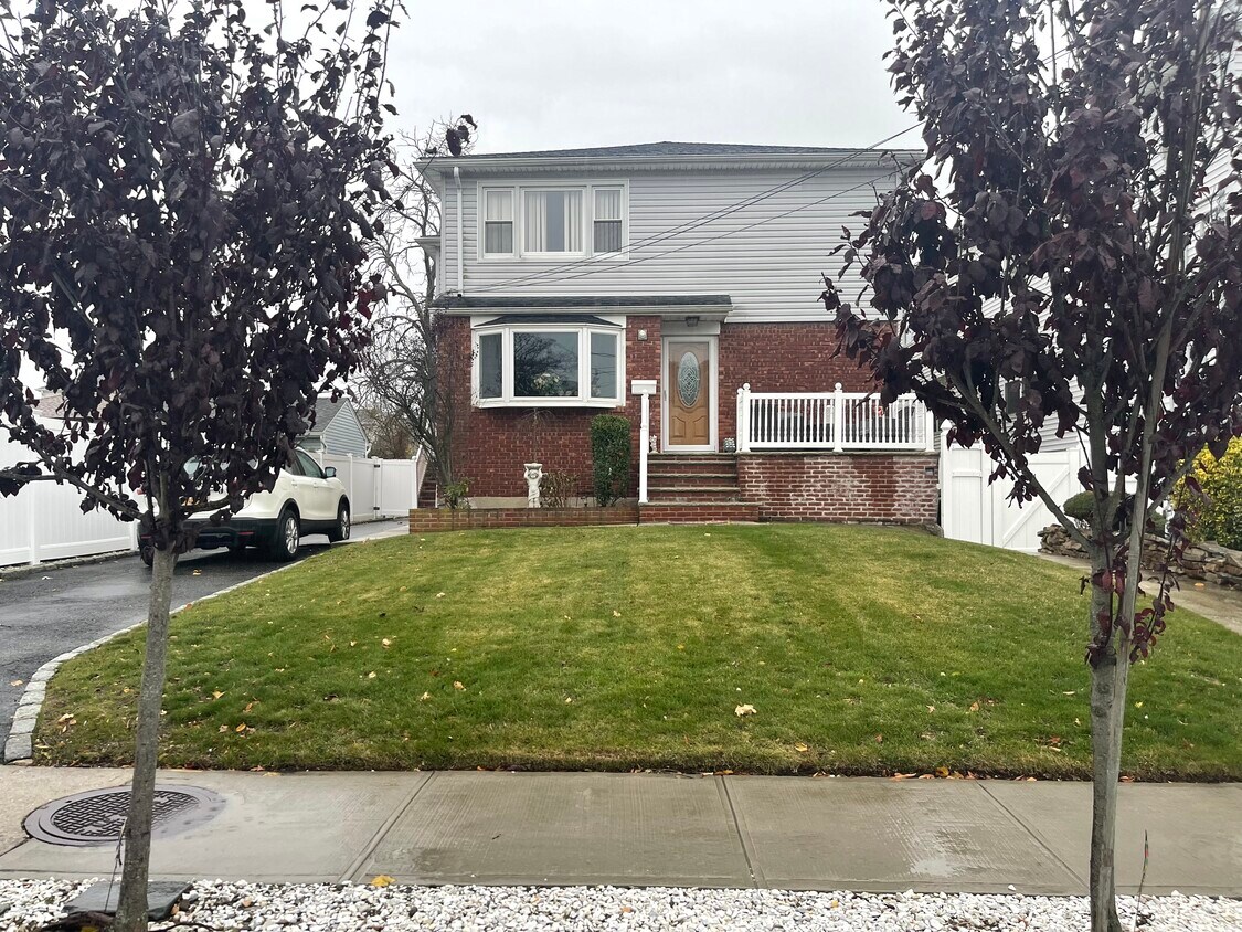 Front View - 111 Franklin St