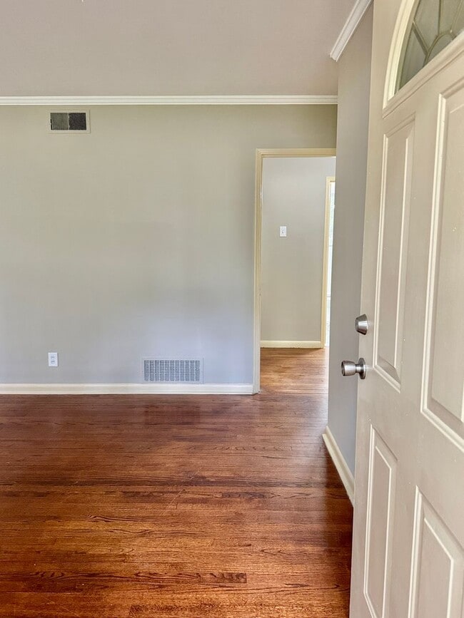 Foto del edificio - Beyond Perfect 3 bedroom 1 bath !!!!