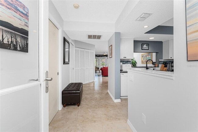 Foto del edificio - 511 Pine Hollow Cir