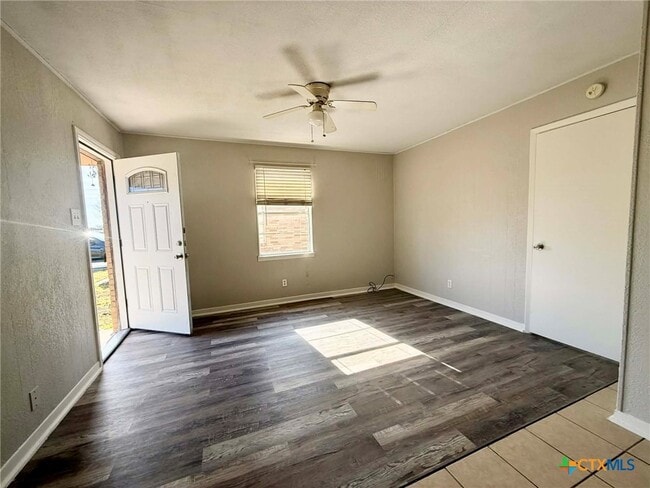 Foto del edificio - 1805 N W S Young Dr