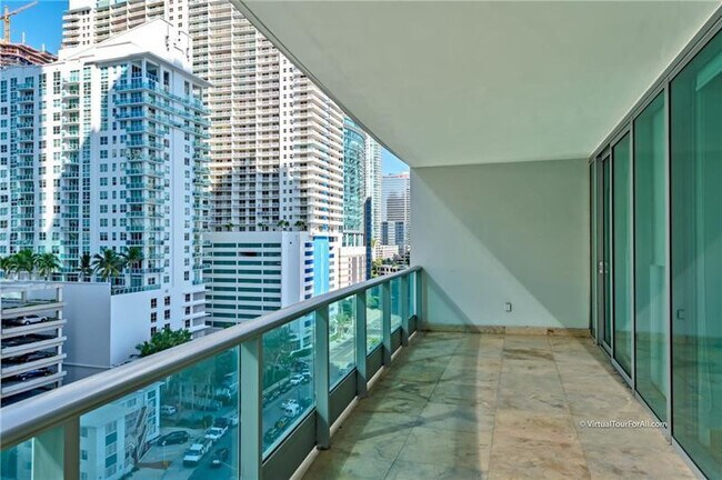 Foto del edificio - 1331 Brickell Bay Dr