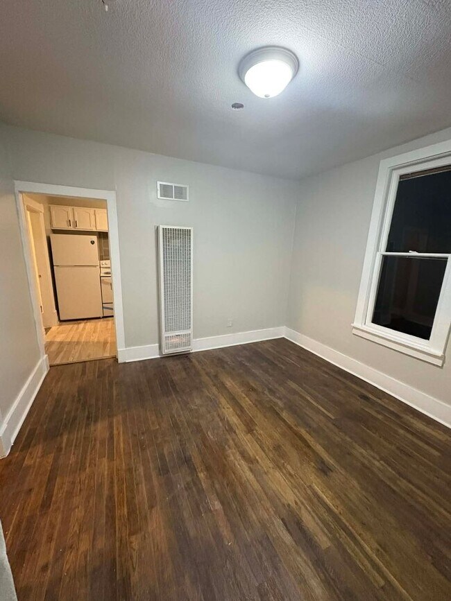 Foto del edificio - 3129-3131 N Wellington PL